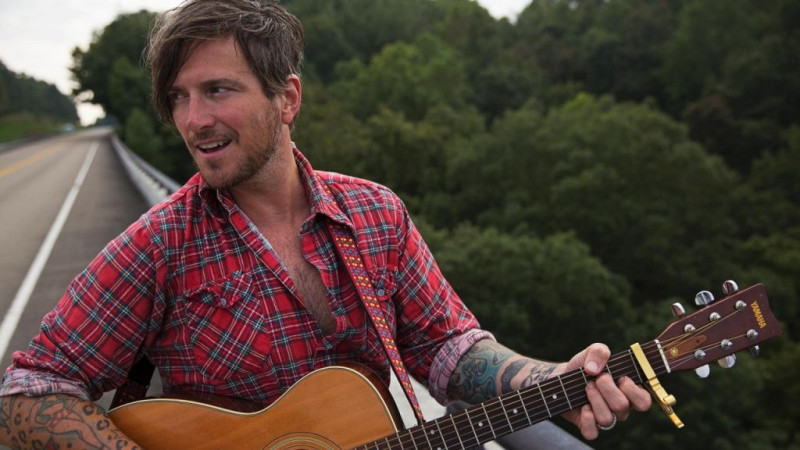 Yahoo Music premiere Butch Walker’s “Bed On Fire” acoustic version